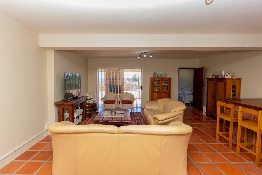 6 Bedroom Property for Sale in Middedorp Western Cape